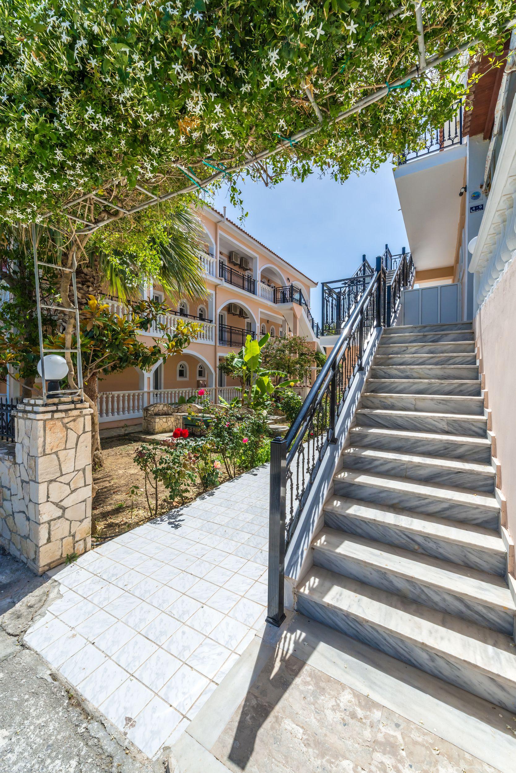 Athina Apartments Kalamaki  Exterior photo