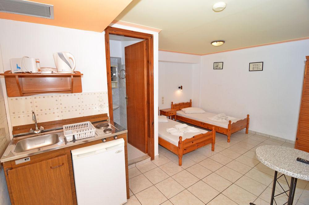 Athina Apartments Zakynthos Town Exterior photo